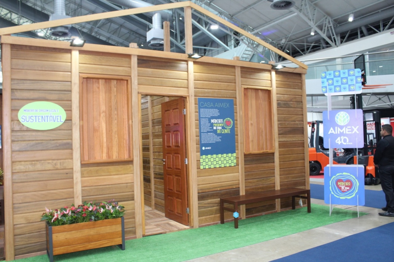 Aimex leva casa de madeira para dentro  da Feira da Indústria 2022